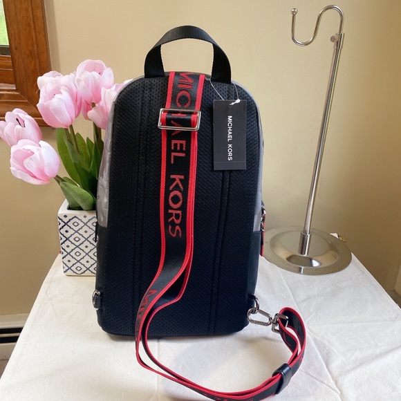 Michael Kors MENS Kent nylon Sling Pack - Picture 4 of 10